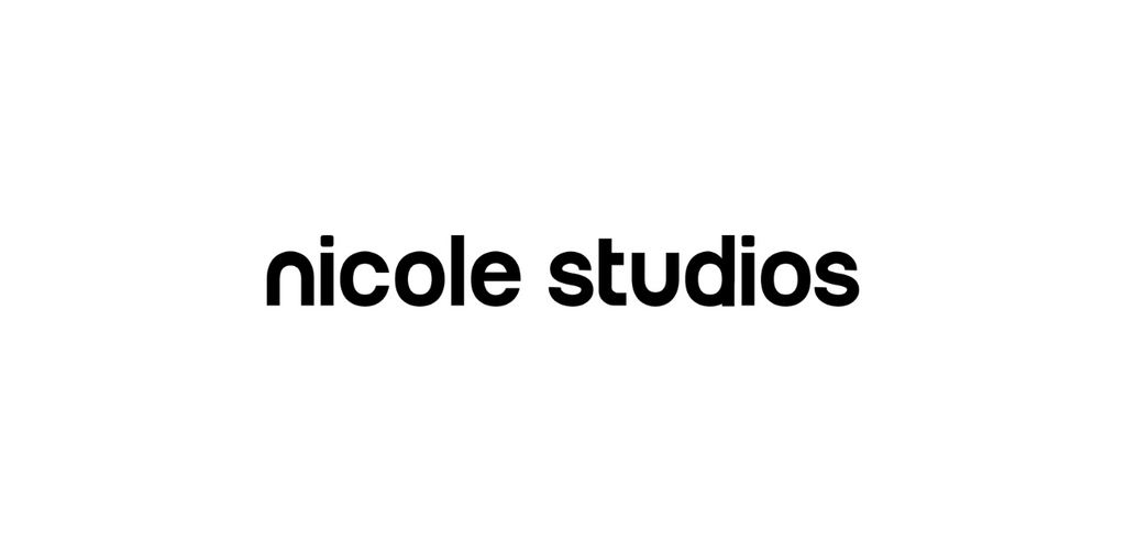Nicole Studios : Indispensable accessoires